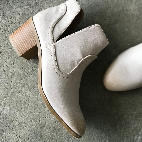 Qupid Stone White Slip-On Western Booties Sz 10 - Picture 6 of 8